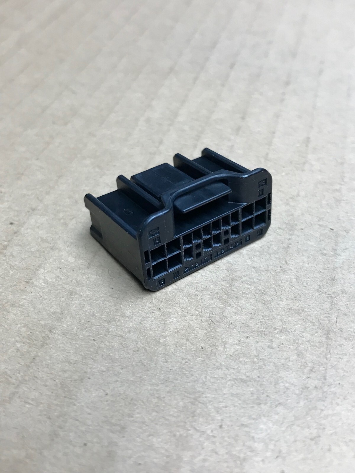 ESS　AEE9007LS Lot of 2 Pcs Sumitomo 6098-5607 Connector (18-Way F 0.64)- BRAND