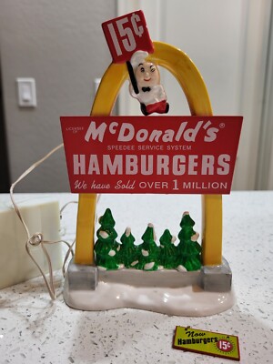 Department 56 54925 Christmas Village - Green/Red/Yellow