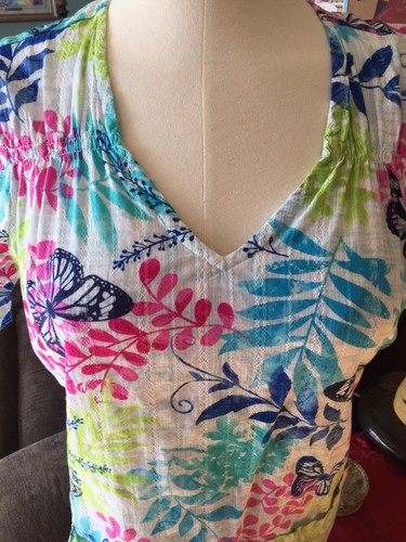 Peaches Scrubs Lot 3 Tops And 1 White Cross Top Size LARGE Vguc