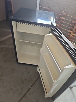 Mini refrigerator freezer Magic Chef 27×18×18  black