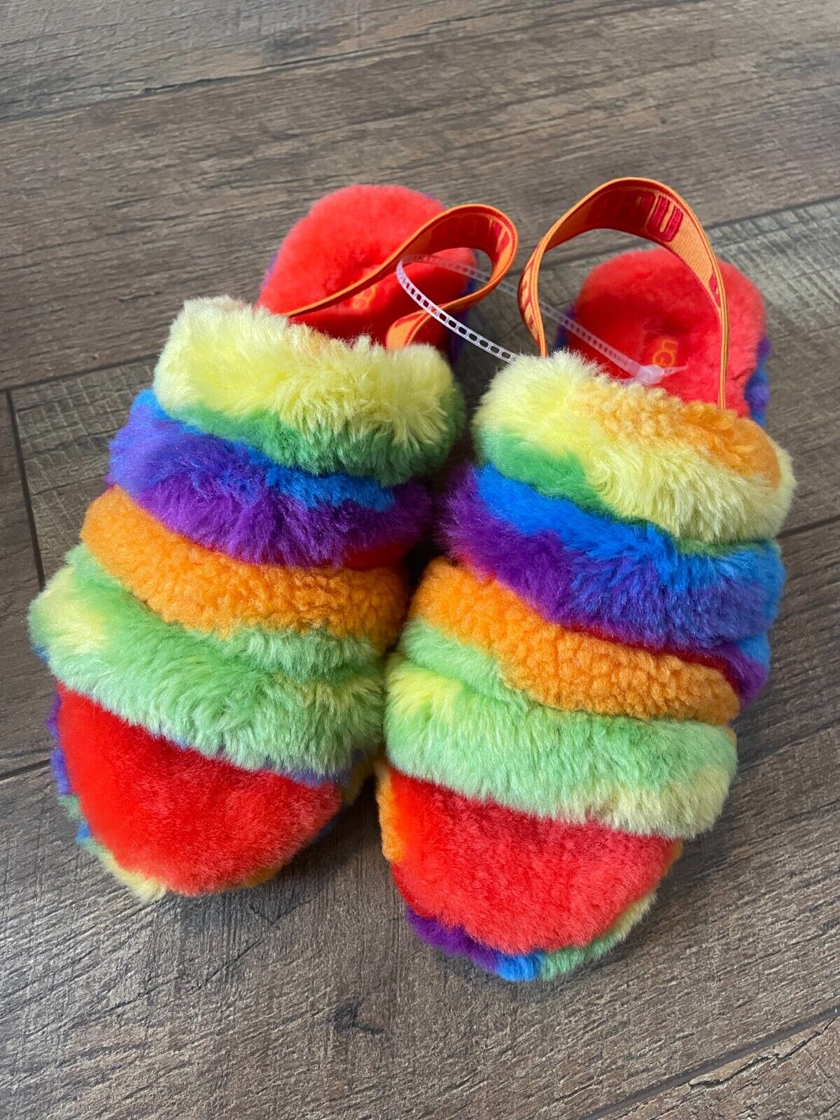 NEW UGG Women's 9 Fluff Yeah Cali Rainbow Pride Slide Sandal NEW UGG Women's 9 Fluff Yeah Cali Rainbow Pride Slide Sandal