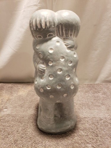 Isabel Bloom *Medium Hugs* Hugging 9 1/2