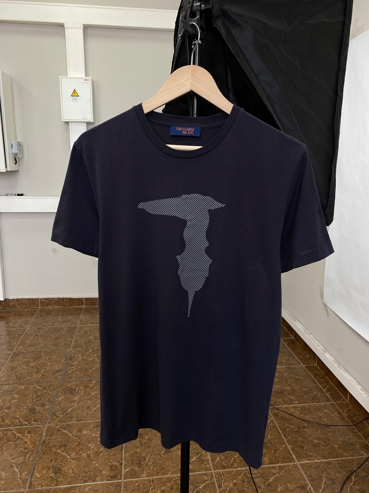 TRUSSARDI 1911 トラサルディ 1911 Vネック Tシャツ 新品 2025年最新】trussardi 1911の人気アイテム - メルカリ