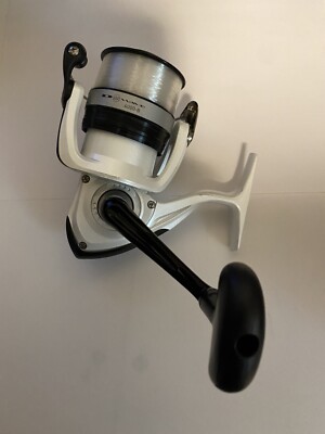  DAIWA D-WAVE 4000-B SPINNING REEL NEW OFF COMBO.