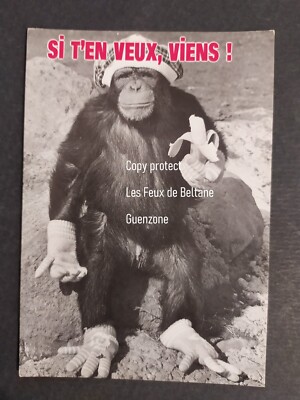 Chimpanzé mange une banane si t'en veux viens  carte postale postcard