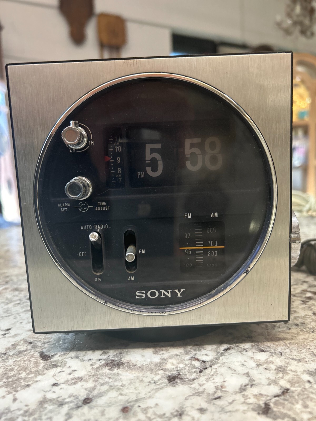 Vintage Sony TFM C450W CUBE AM/FM Flip Clock Radio-Good