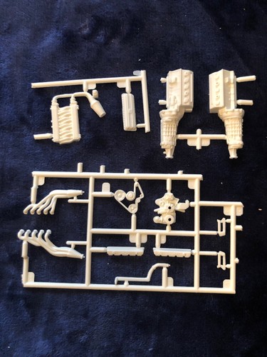 REVELL DODGE RAM VTS PICKUP #85-7617 -1/25 V-10 8.0 LITER MOTOR & TRANS. ONLY