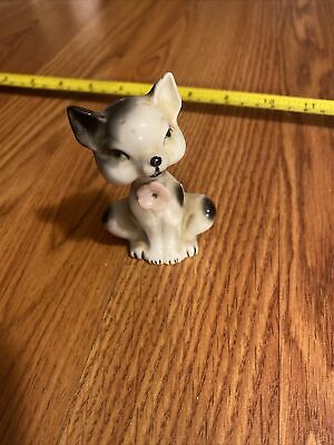 Small porcelain Cat figures 2 Inches Vintage