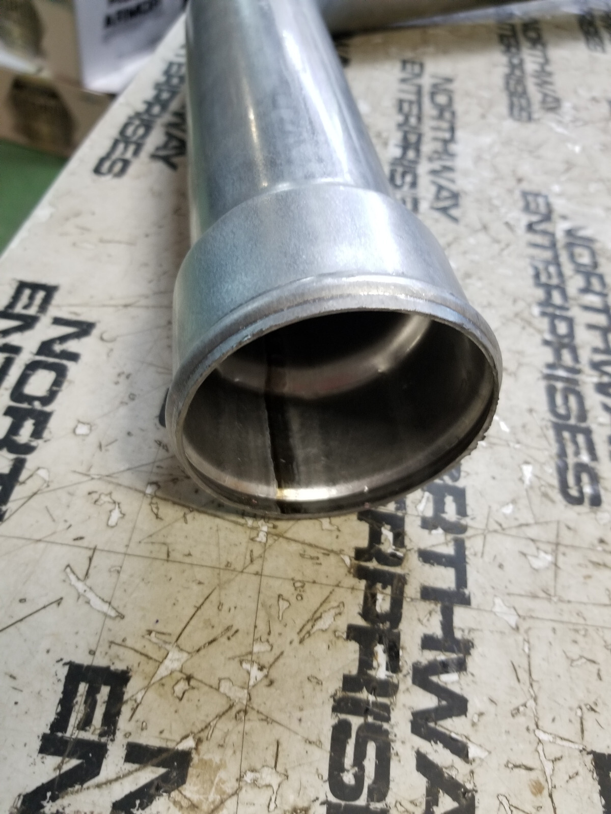 1001117940 JLG pipe,cac outlet - Picture 5 of 5