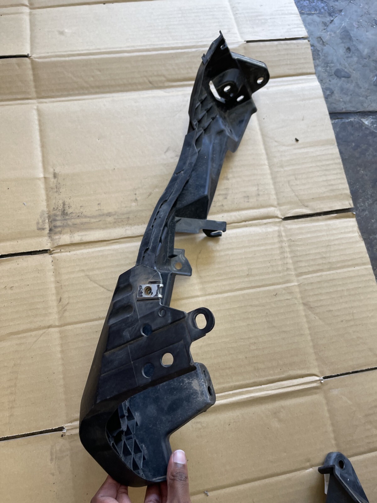 TOYOTA 86 BRZ  R/S HEADLIGHT MOULD PLASTIC - thumbnail 3