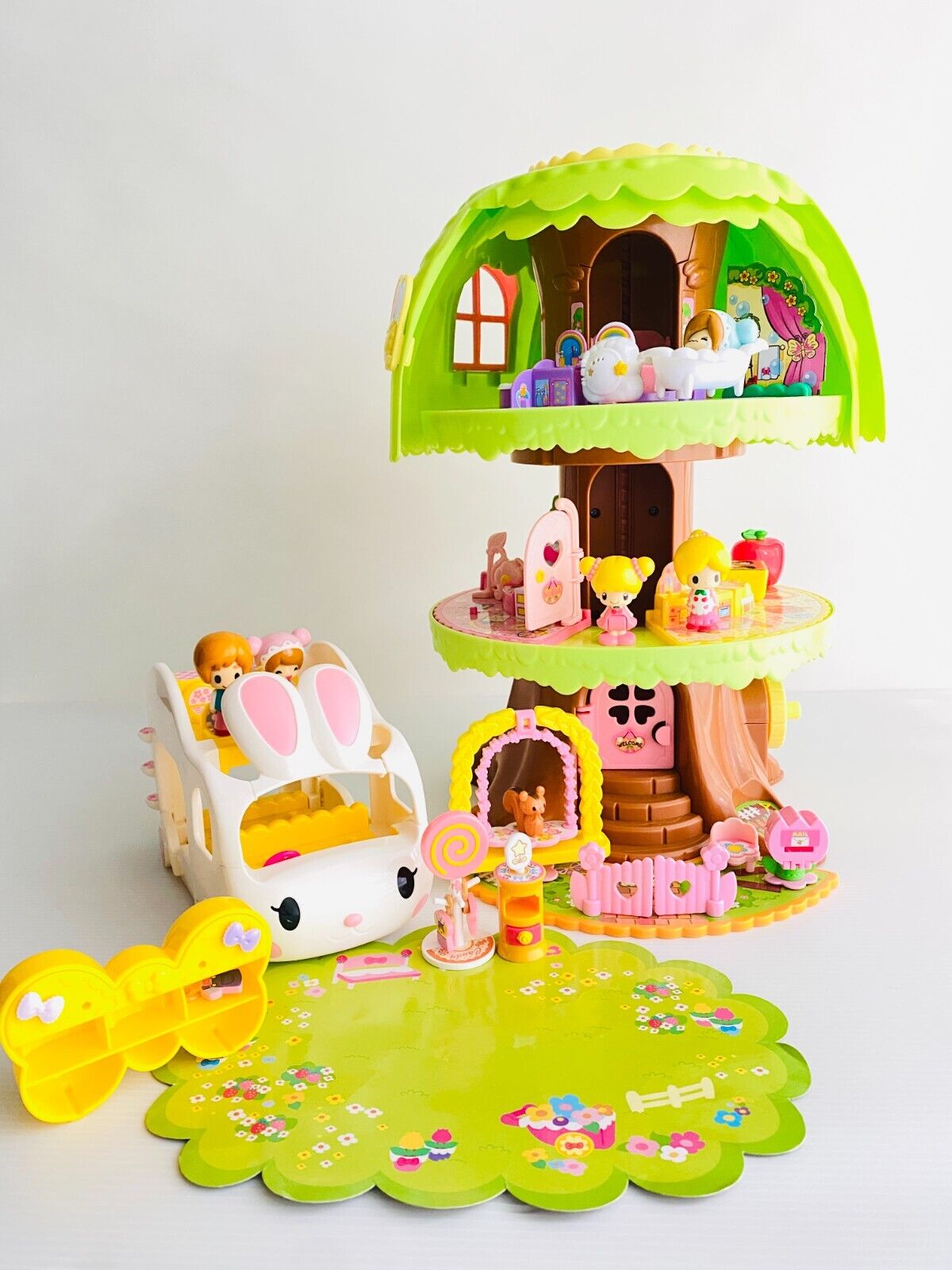 Takara Tomy Koeda-chan Tree house & Rabbit school bus set Takara Tomy Koeda-chan Tree house & Rabbit school bus set