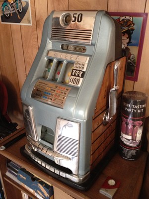 Circa 1948 Mills 50 Cents Slot Machine. Special Award 777