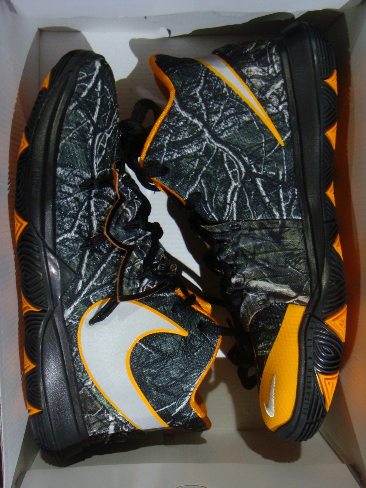 BOYS' NIKE KYRIE 5 (GS) AQ2456 902 SIZE 5Y: купить с доставкой из США, цена  10 324 руб - (265315232611)