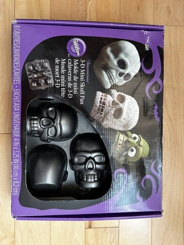 wilton Dimensions® 3-D Mini Skull Pan菓子型 wilton Dimensions® 3-D Mini Skull Pan菓子型 Wilton