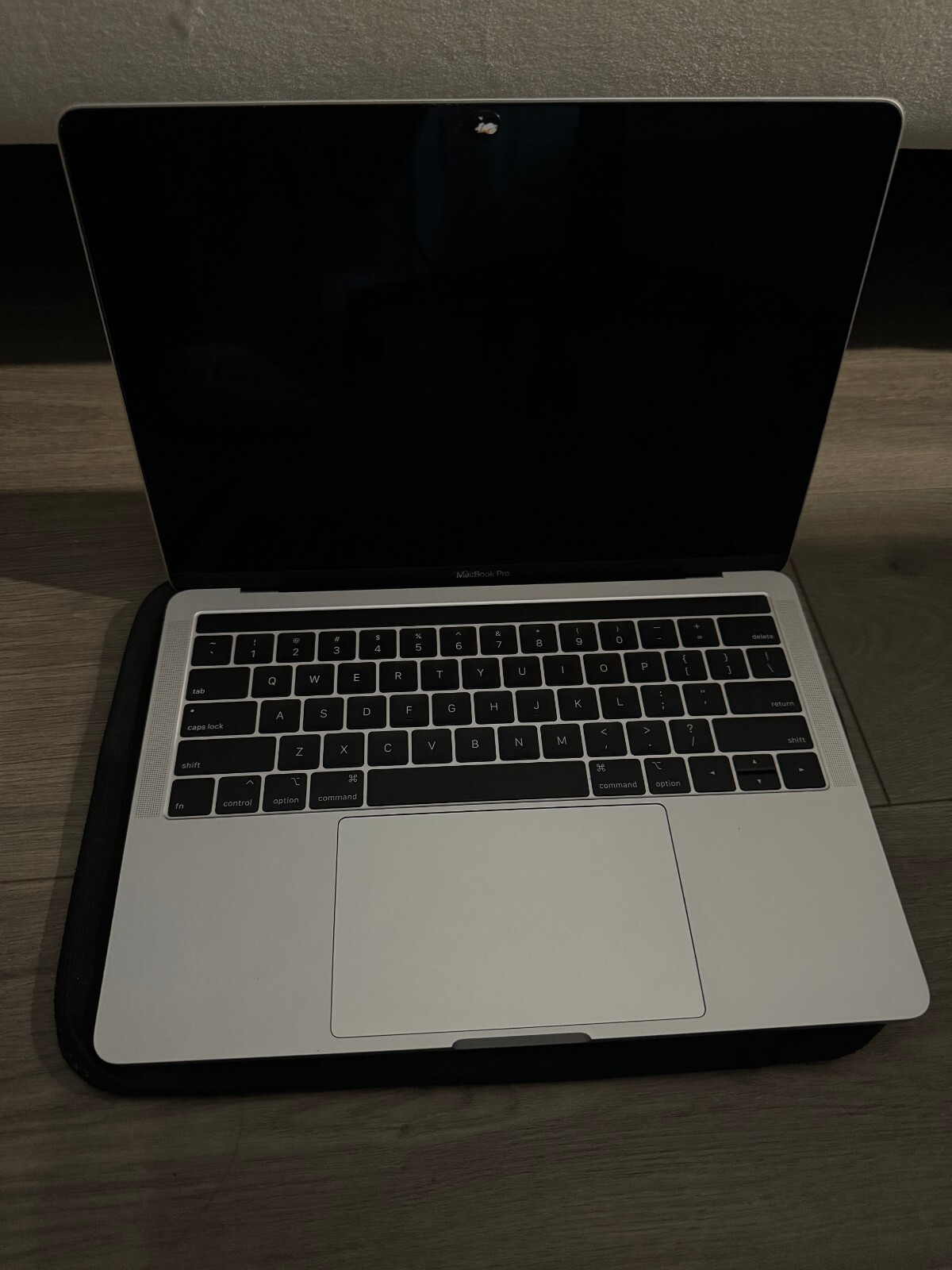 Macbook pro 2019 13 inch - READ DESCRIPTION FOR MORE DETAILS Macbook pro 2019 13 inch - READ DESCRIPTION FOR MORE DETAILS
