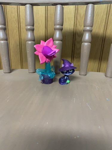Just Play Disney Vampirina Figures Phoebe Cat Penelope Venus Fly Trap Toys Lot 2