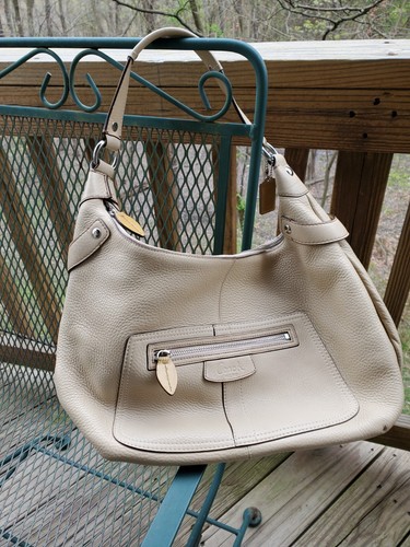 Coach J0882-13155 Penelope Hobo Cream Pebbled Leather Purse Coach J0882-13155 Penelope Hobo Cream Pebbled Leather Purse
