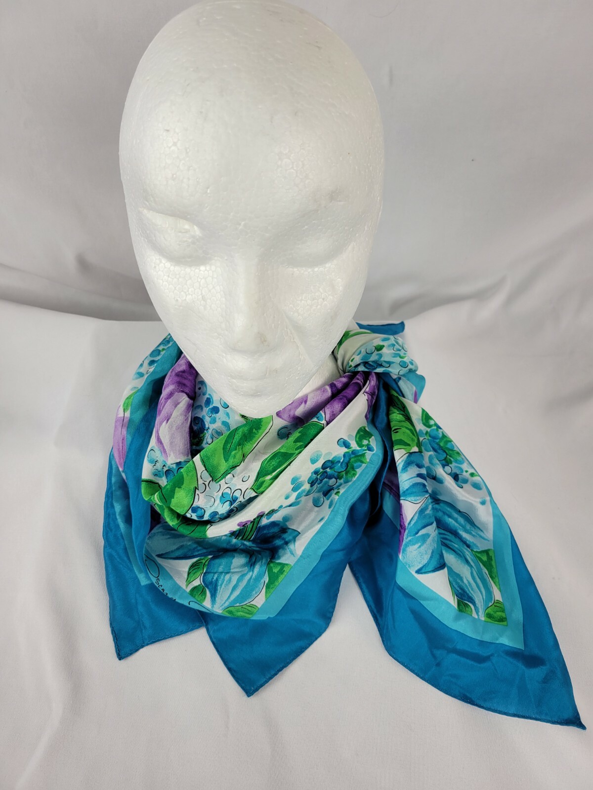 Oscur de La Renta Scarf, 100% Silk, Floral Print, Multicolor Oscur de La Renta Scarf, 100% Silk, Floral Print, Multicolor