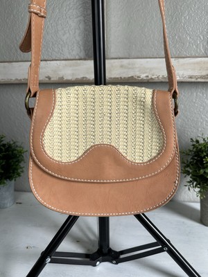 Universal Thread Small 9 x8 Crossbody or Shoulder Bag Purse Adjustable Strap