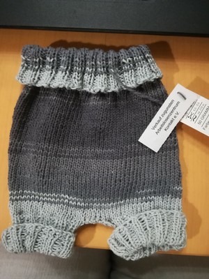 BenefizVerkauf Puppenhöschen gestrickt Handarbeit BW Neu Baby Born