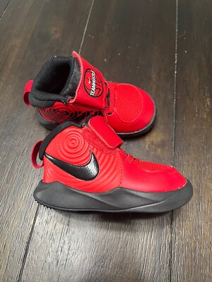 Nike Team Hustle D9 Black/Red Boys AQ4226-600 Size 5C