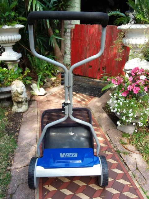 Victa 16" Razor Cut Manual Push Lawn Mower with Catcher ...