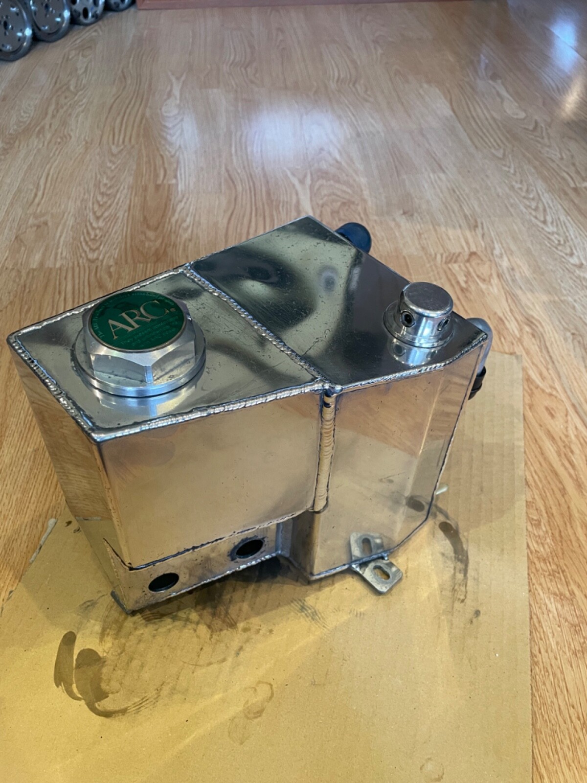 あ  wet tank windshield-washer-tank-by-can-