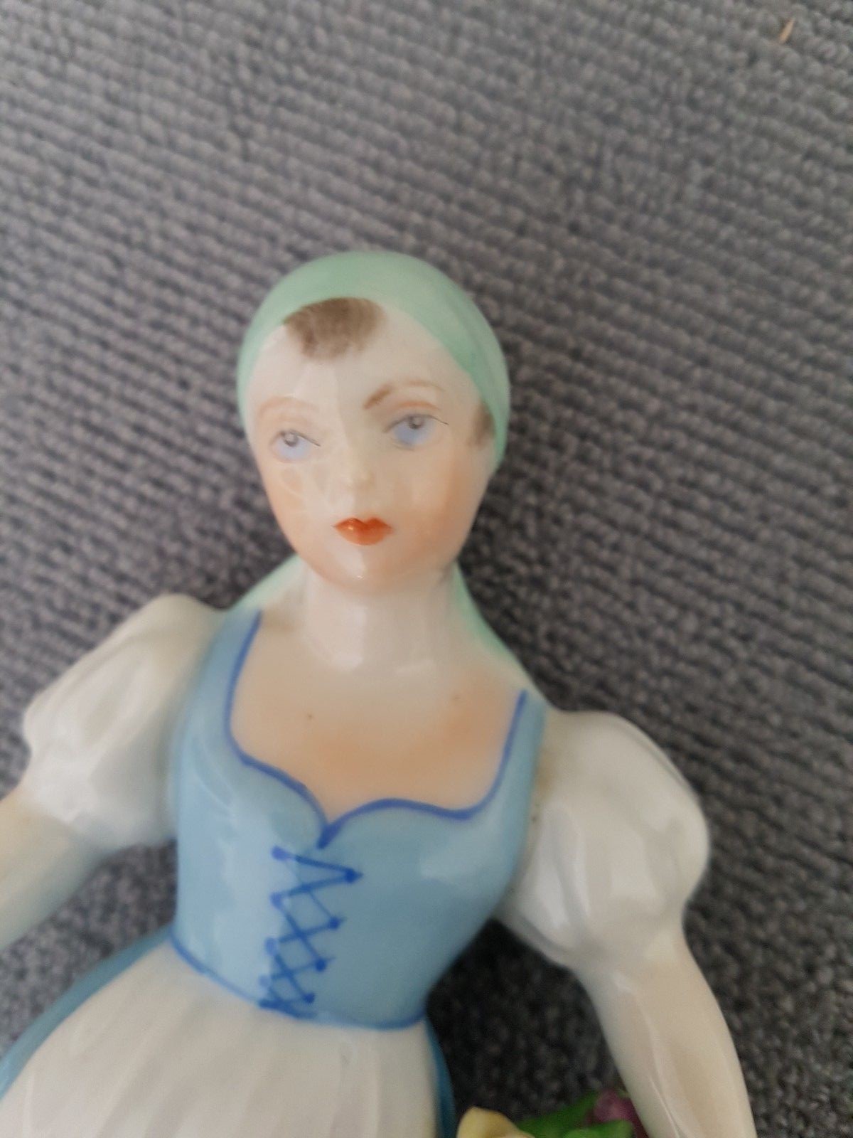 Herend Hungary   Lady With Flower Basket Figurine   2055