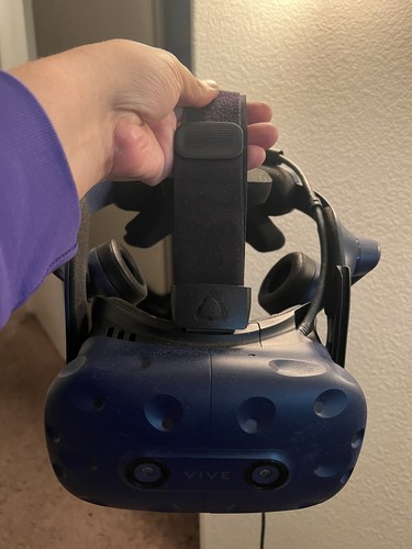 VIVE PRO スターターキット（コントローラ3個入り） Amazon.co.jp: 【国内正規品】 HTC VIVE PRO (ベース