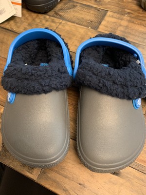 crocs blitzen polar fleece clog