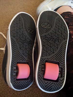 HEELYS Girls Size 2 Pink Black Lace Youth Kids Pro Wheels Skate Sneaker Shoes
