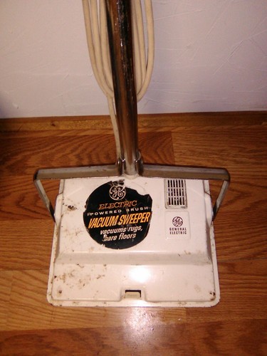 Vintage General Electric Vacuum Sweeper
