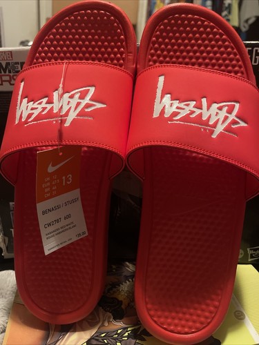 MENS NIKE X STUSSY BENASSI SLIDES / SANDALS HABANERO RED-WHT