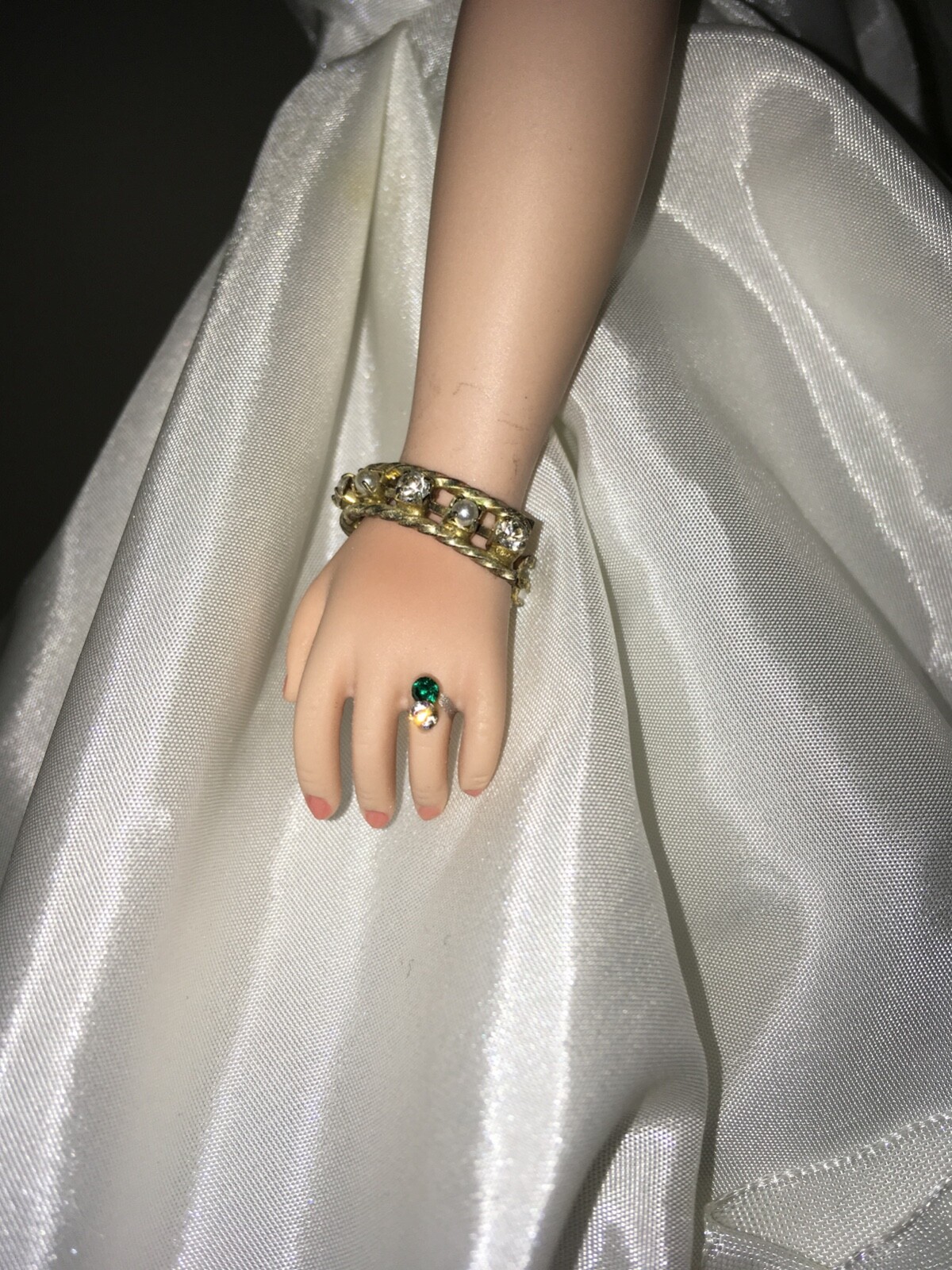 Madame Alexander Jacqueline Kennedy Bride Doll 15