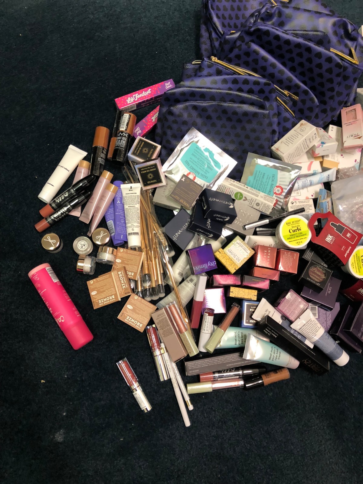 Large Lot of 150 Ipsy Make Up and Beauty Products Gift + 25 November Bags