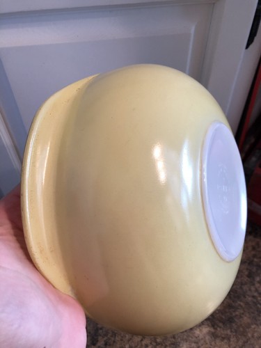 Vintage Pyrex Casserole Dish Desert Dawn 2Qt Round Tab Handle #024 No Lid Yellow