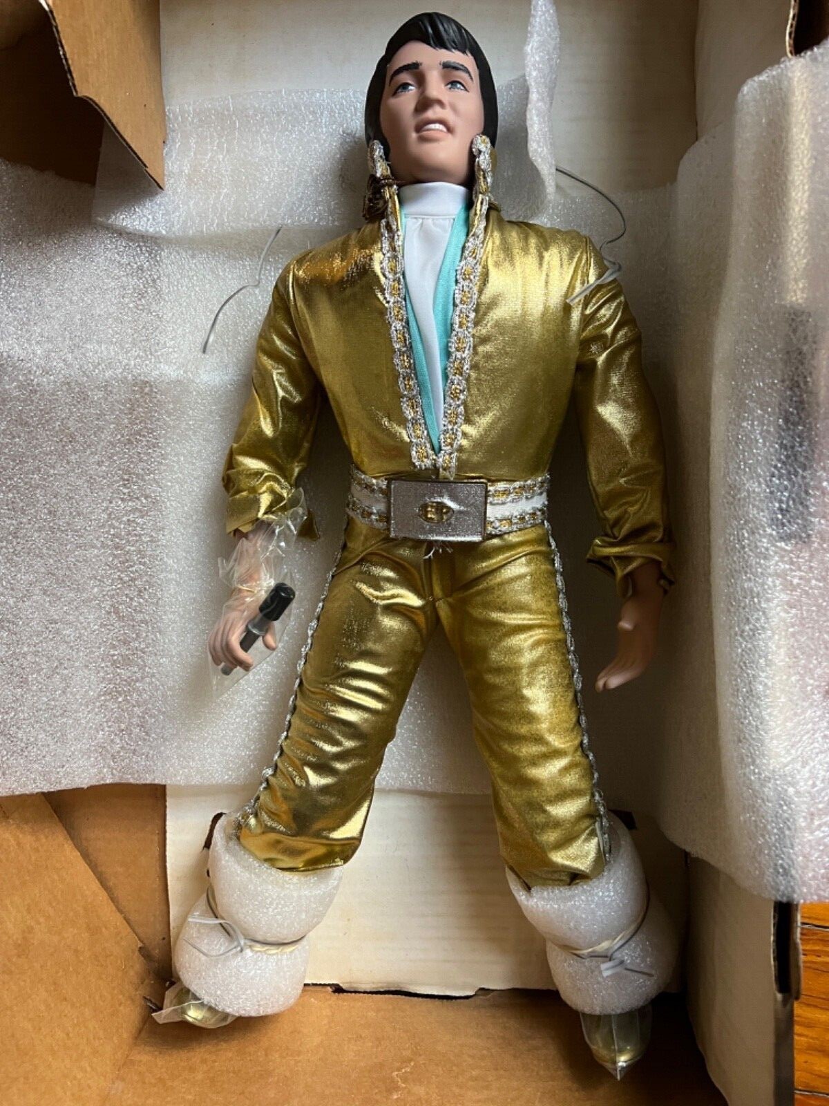 エルヴィスプレスリースーパーゴールド・エルヴィス限定版 1984年ワールドドール エルヴィスプレスリースーパーゴールド・エルヴィス限定版 1984
