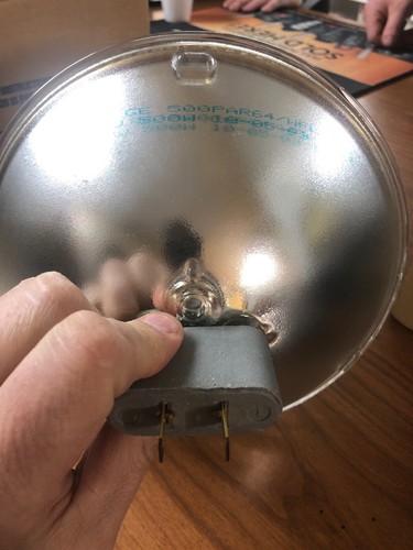 500PAR64/MFL GE 39409 500W 120V SEALED BEAM INCANDESCENT MEDIUM FLOOD LAMP