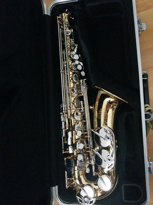 Jupiter Intermediate Eb Alto Saxophone JAS1100SG