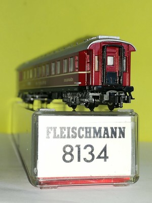 N 8134 Mitropa-Schlafwagen WLAB 4ü-37 DR Ep. II Licht top