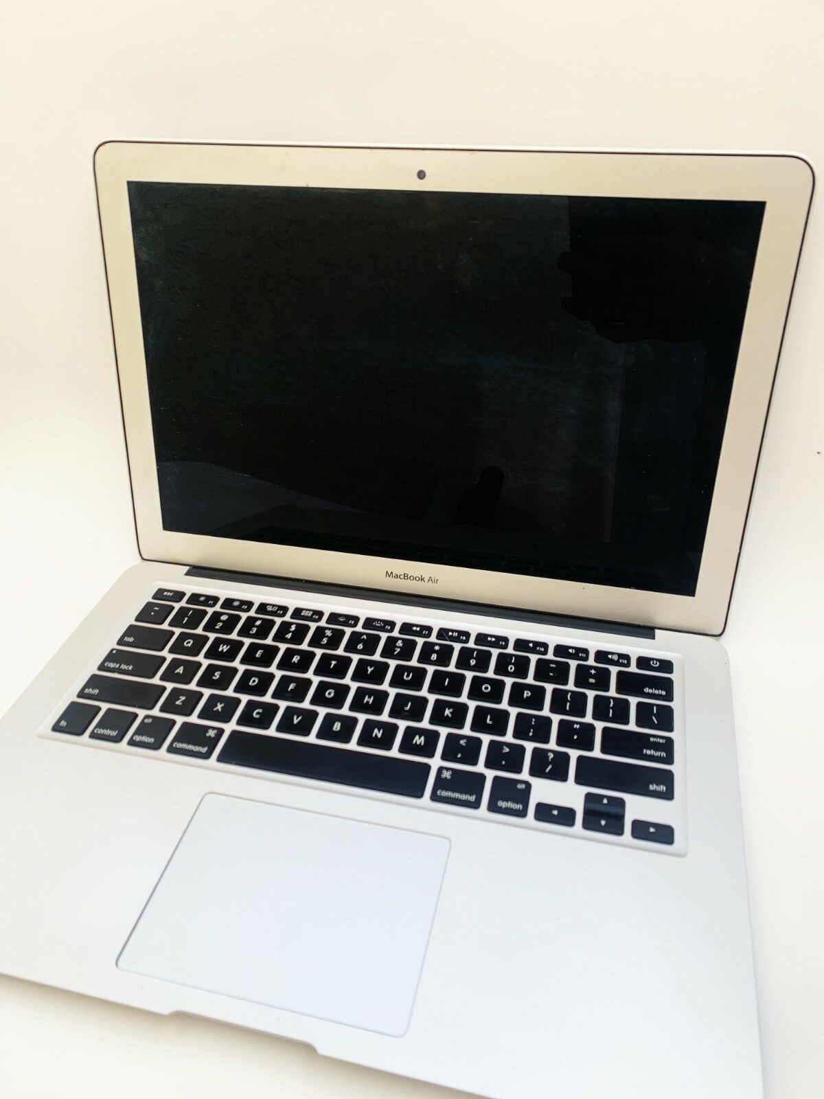 MacBook Air 13 in. Early 2015 1.6 GHz Intel Core i5 4GB