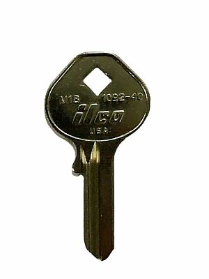 1 Master Old Discus Padlock M18 1092-40 MAS31D 40K Key Blank
