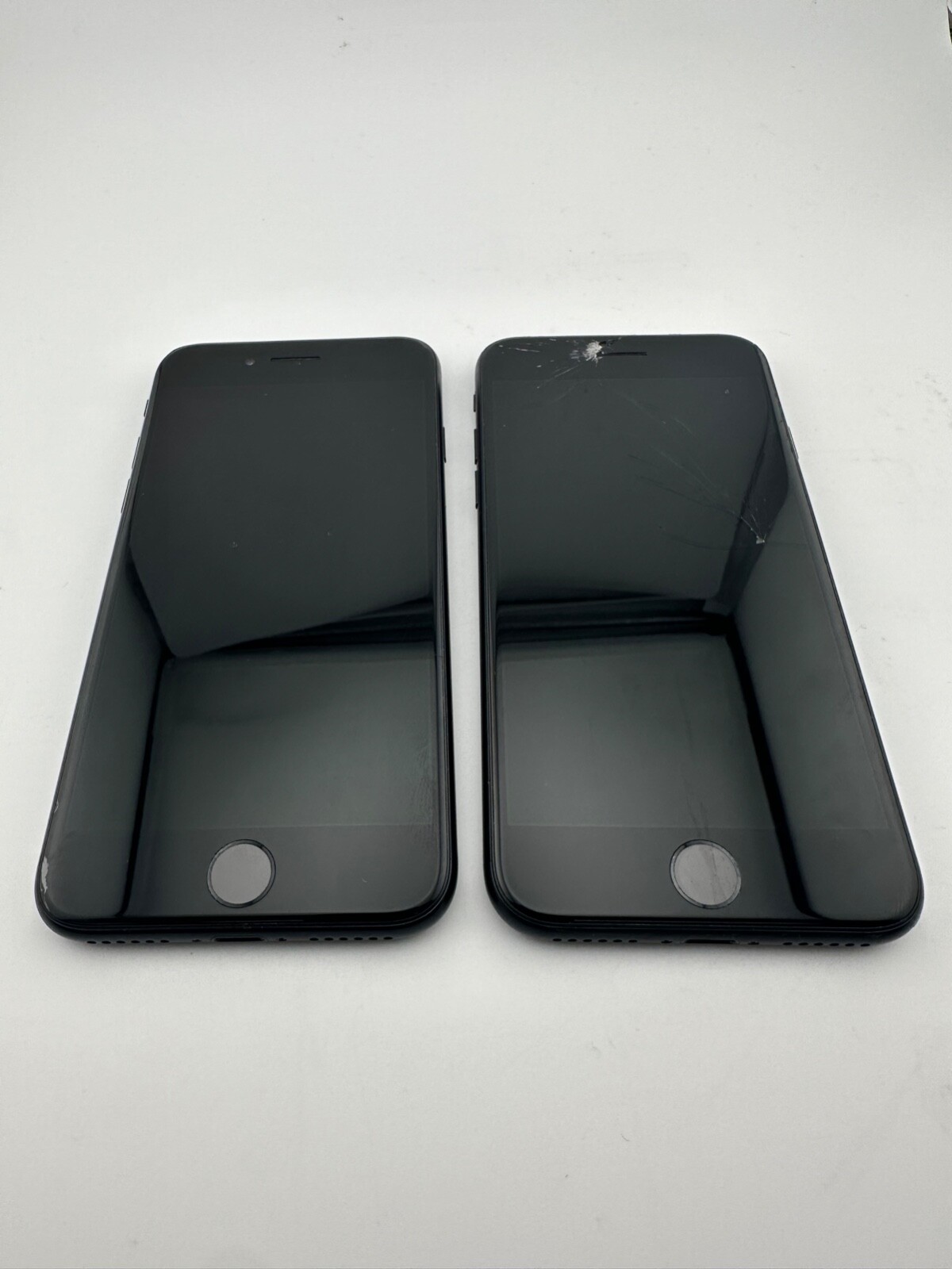 Apple iPhone SE 2nd Gen. - 64GB - Black (Verizon) Lot of 2