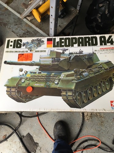 TAMIYA 1/16 SCALE R/C LEOPARD A4 Battle TANK.  Kit  VINTAGE RARE NIB