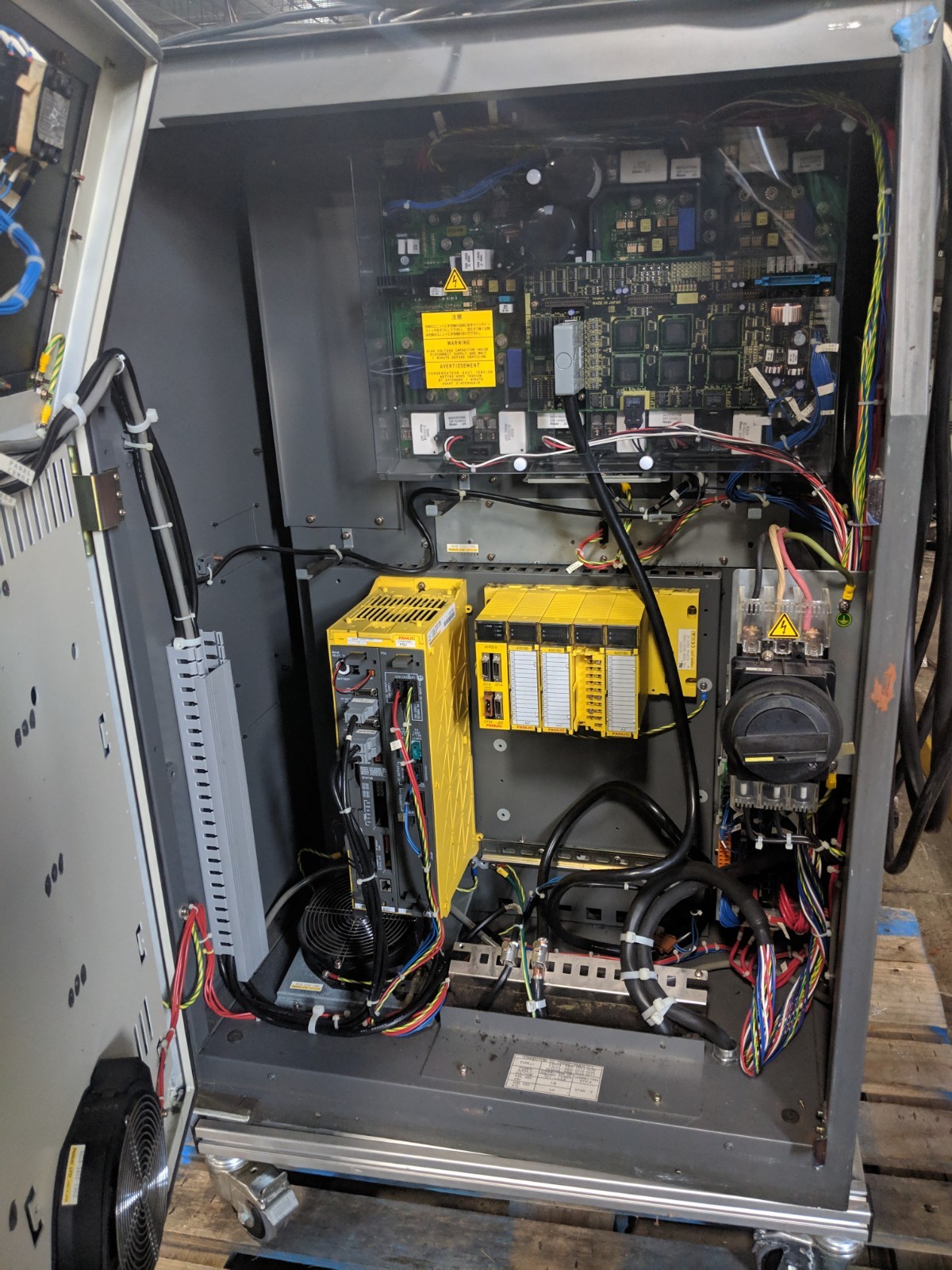 Fanuc M-6iB Robot RJ3iB Controller
