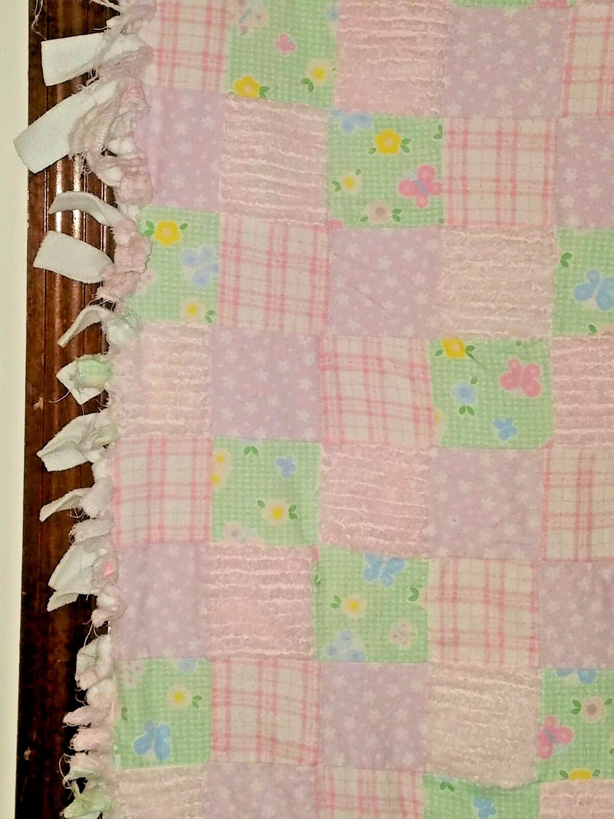 HANDMADE PATCH QUILT TIED KNOT BORDER PINK / GREEN QUILT 36