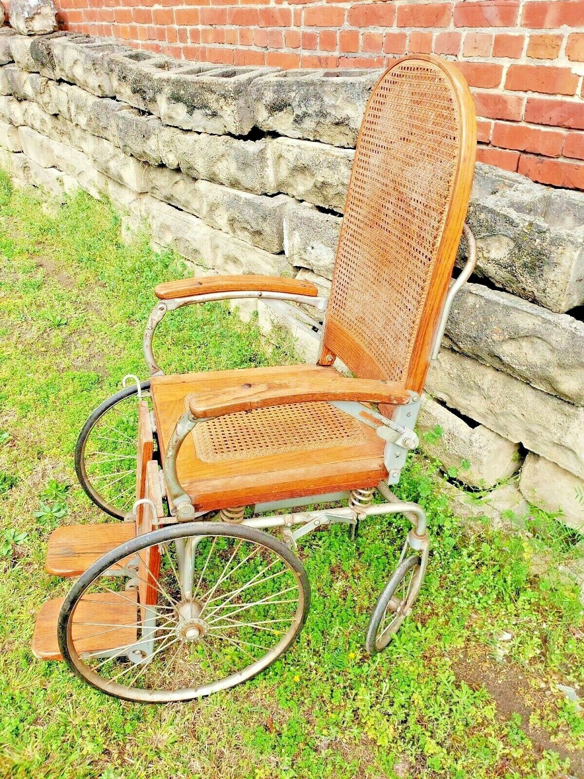 Antique Vintage Arrow 4 wheeled Wood Wicker Wheelchair Erie Penn.Ser No 31096