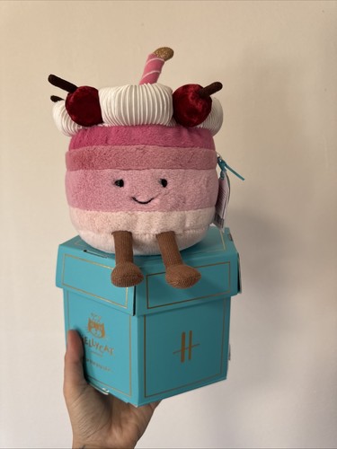 EXCLUSIVE* Jellycat London Harrods Cheryl Cherry Cake - New EXCLUSIVE* Jellycat London Harrods Cheryl Cherry Cake - New