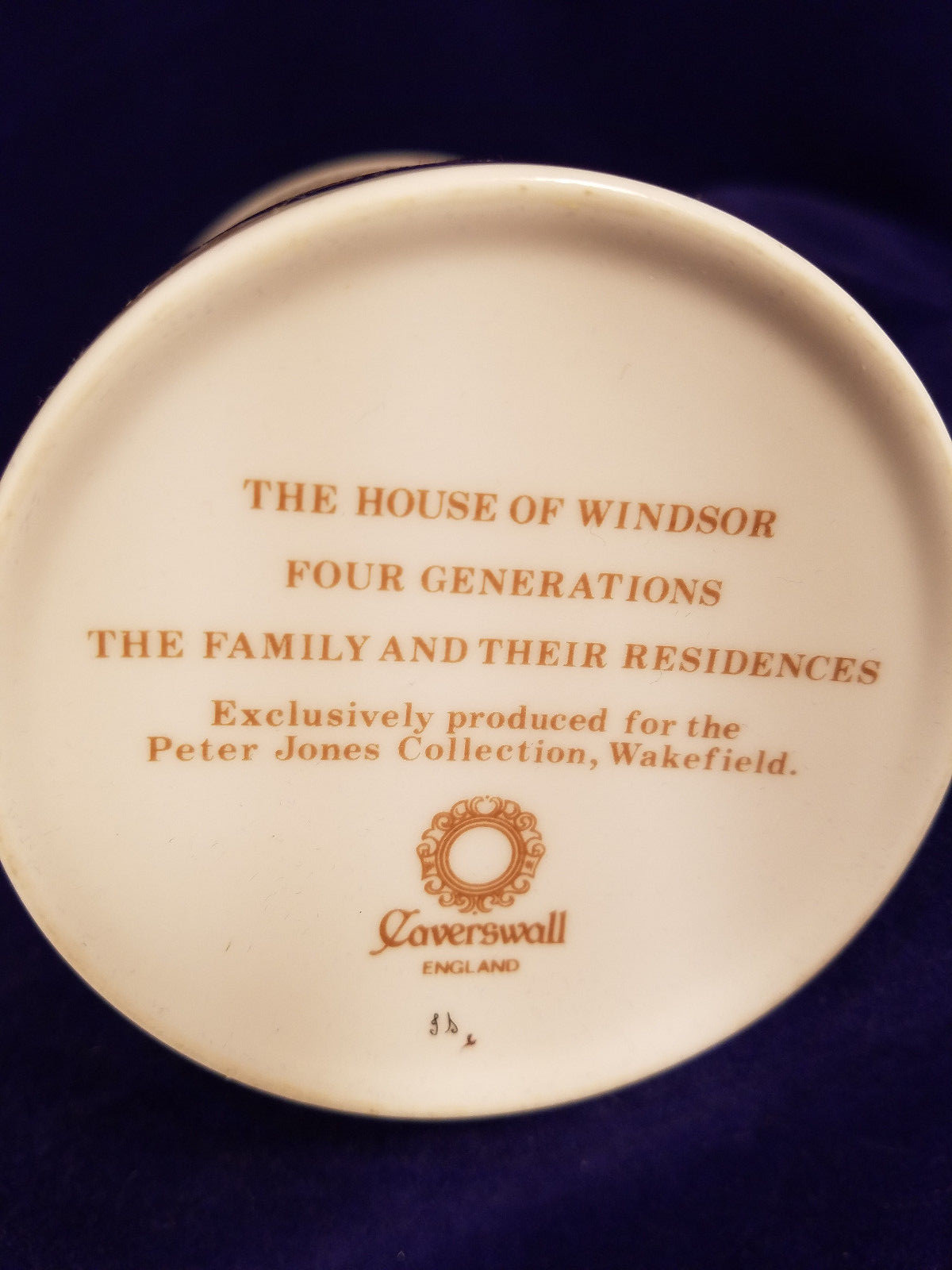 Bone china mug England commemorating Four Generations Royal Family