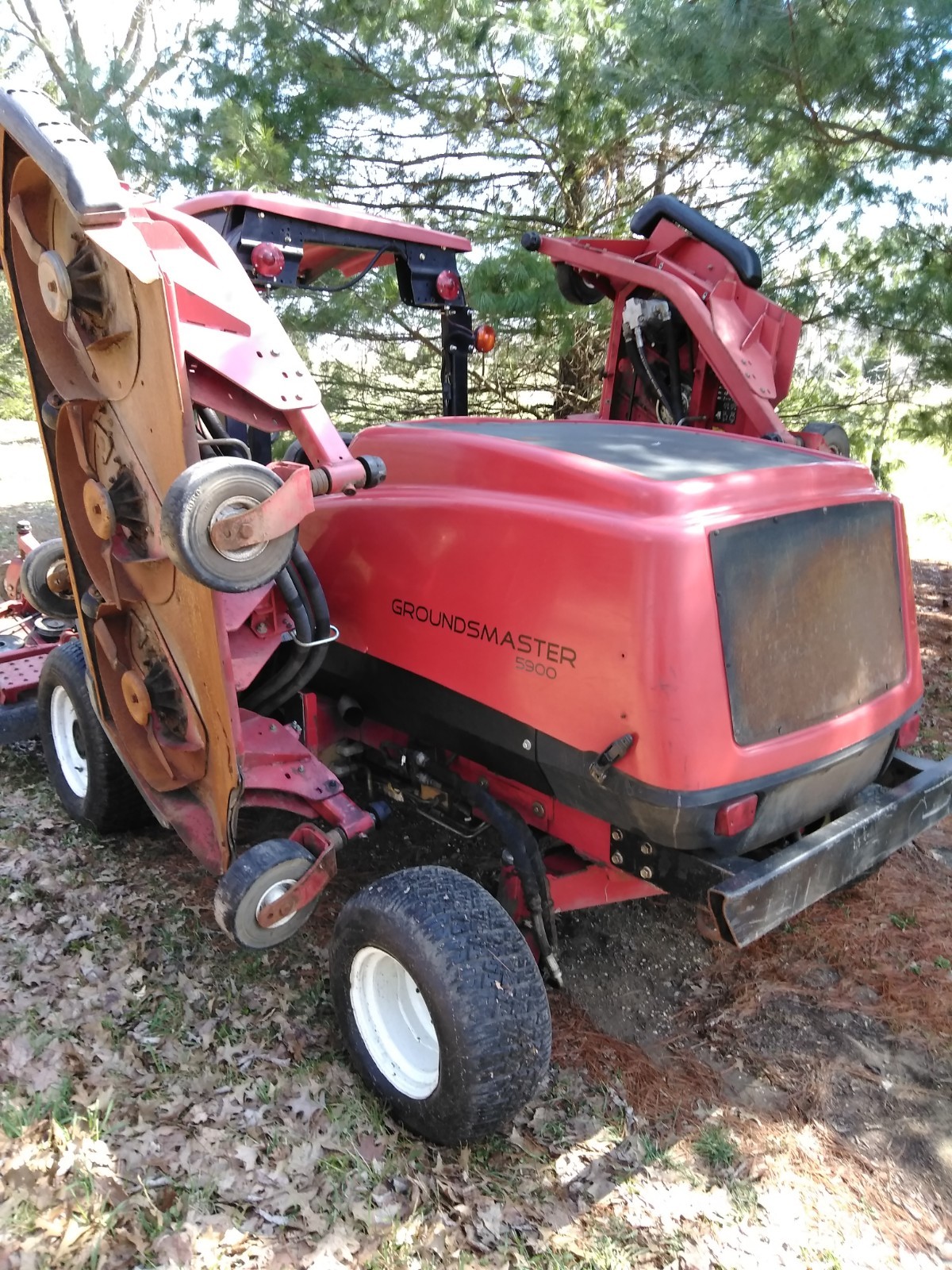 TORO 5900 mower,2010 model with 2925 hours!! good condition